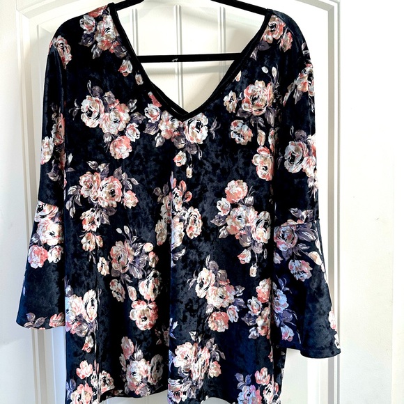 Beautiful top by Tribal Jeans. - Picture 2 of 3